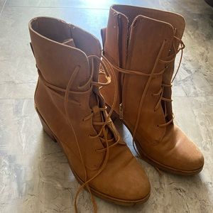 UGG boots, chestnut, military style, lace-up, size 8.5
